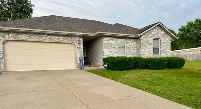 Building Photo - Great Nixa Location!