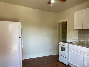 Building Photo - 219 Paschal St