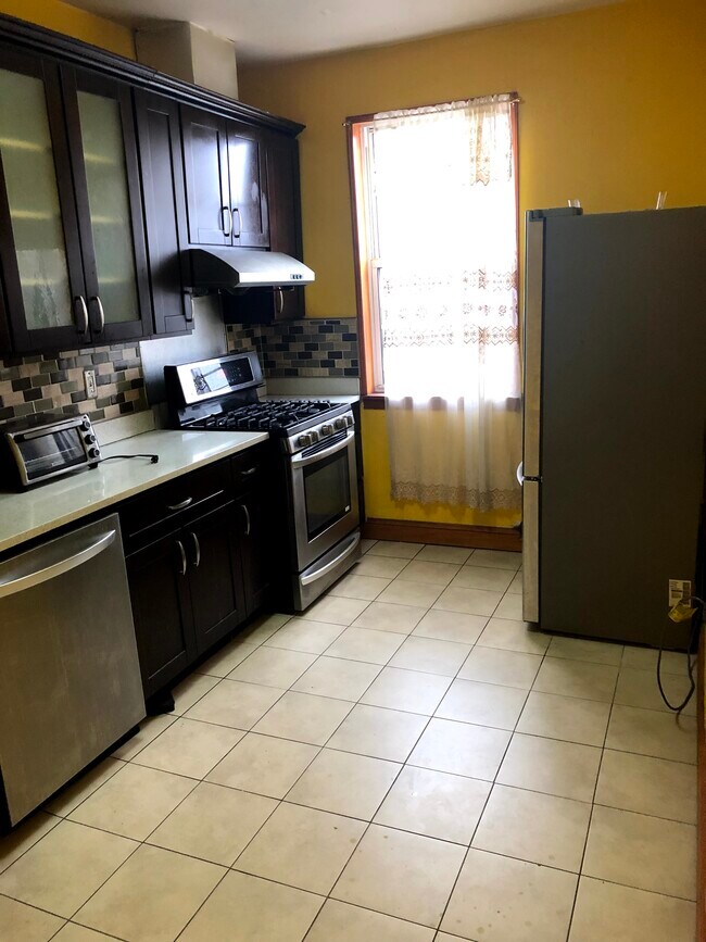 Kitchen - 3119 87th St