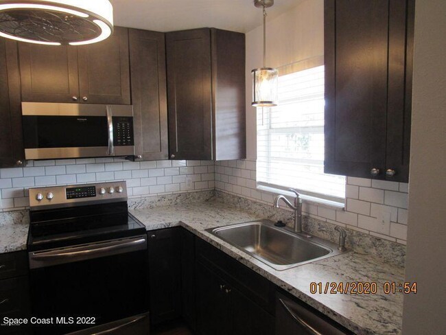 Building Photo - 200 Cape Shores Cir