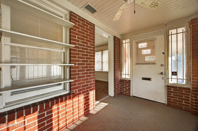 Foto del edificio - 345 E 44th St