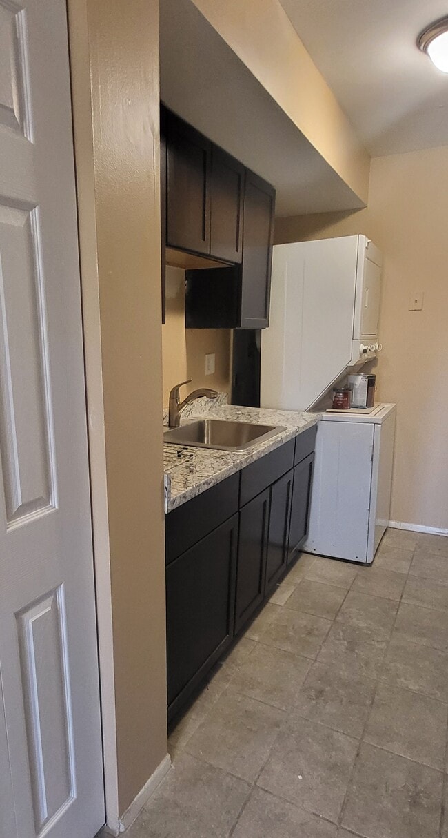 Foto del edificio - 1701 Fountain Rock Way