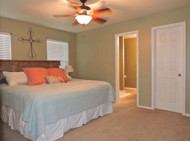 Building Photo - 10821 Snow Pea Dr