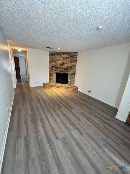 Building Photo - 203 Versailles St