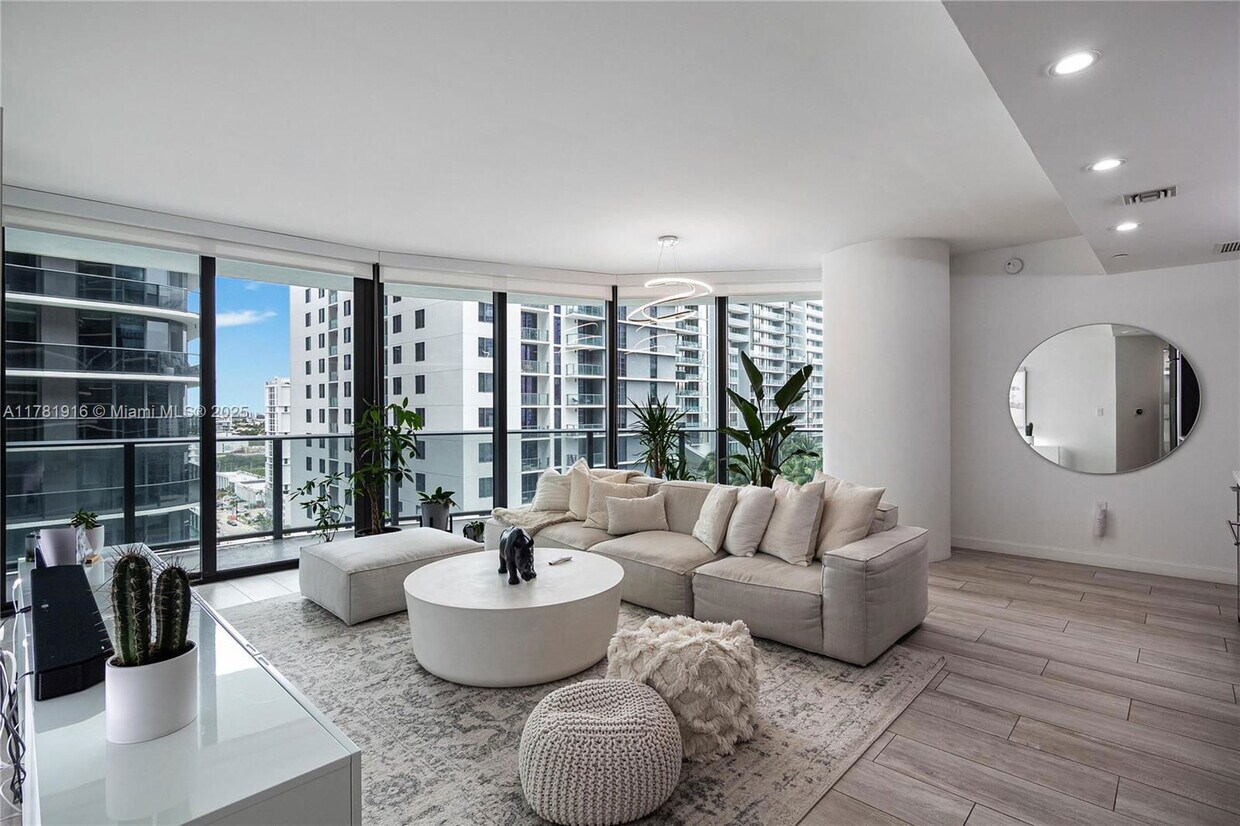 Foto principal - 45 SW 9th St