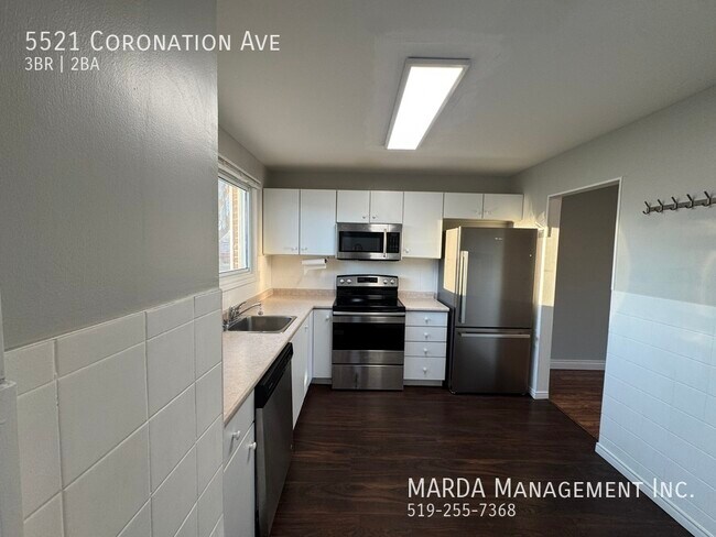 Photo du bâtiment - SPACIOUS 3BED/2BATH TOWNHOUSE - EAST WINDSOR + HYDRO,WATER & GAS!