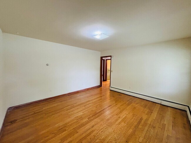 Building Photo - 121 Hearthstone Dr