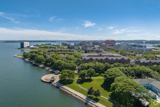 Harbor Walk - Harbor Point Apartments