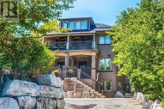 Building Photo - 306 Spadina Rd