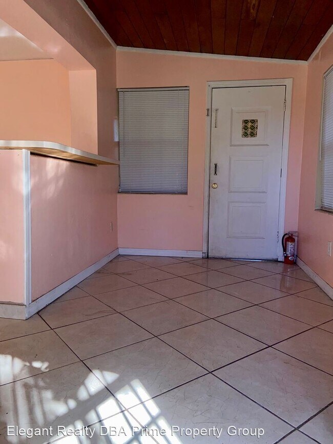 Building Photo - 3 br, 1 bath House - 5921 Avery Street