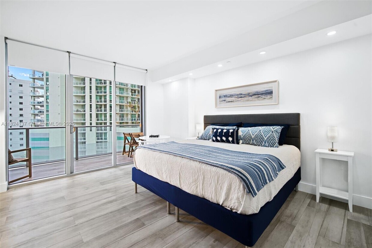 Primary Photo - 1300 Brickell Bay Dr