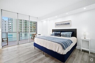Building Photo - 1300 Brickell Bay Dr