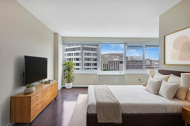 Building Photo - 1330 New Hampshire Ave NW