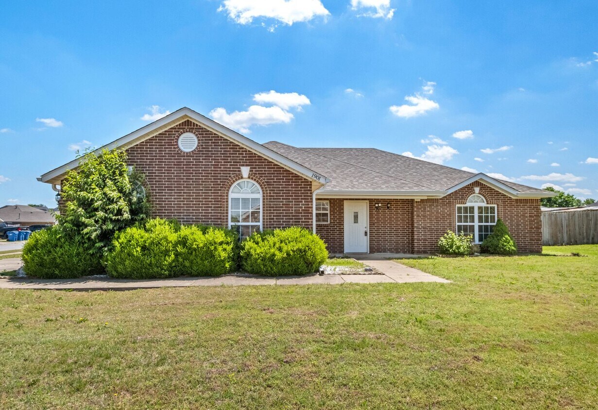 Primary Photo - 3 Bed, 2 Bath Home Near Osage Park & Walma...