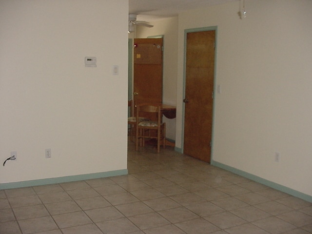 Building Photo - 2427 NW Holiday Ct