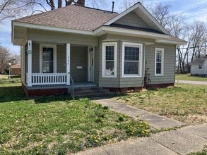 Building Photo - 207 Plum St
