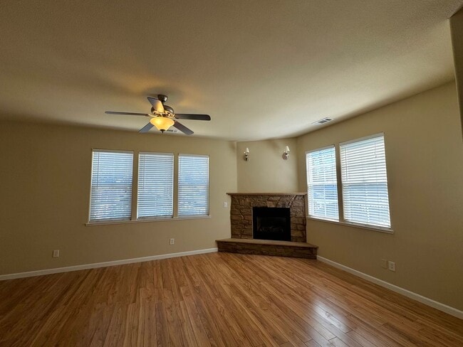 Foto del edificio - 3 Bedroom and 2.5 Bathroom 2-Story SFH in ...