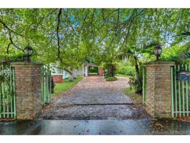 Building Photo - Location! Location! Quiet Street! Must see!