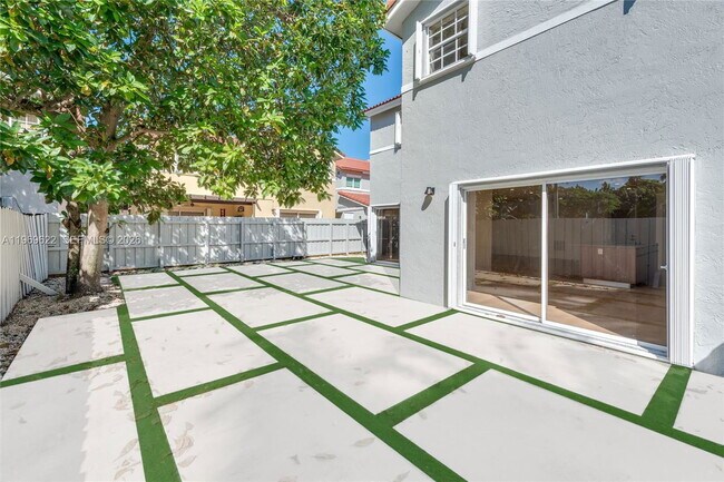 Foto del edificio - Southwest 103rd Lane, Miami, FL 33186 - 4 BR 2.5 BA townhouse