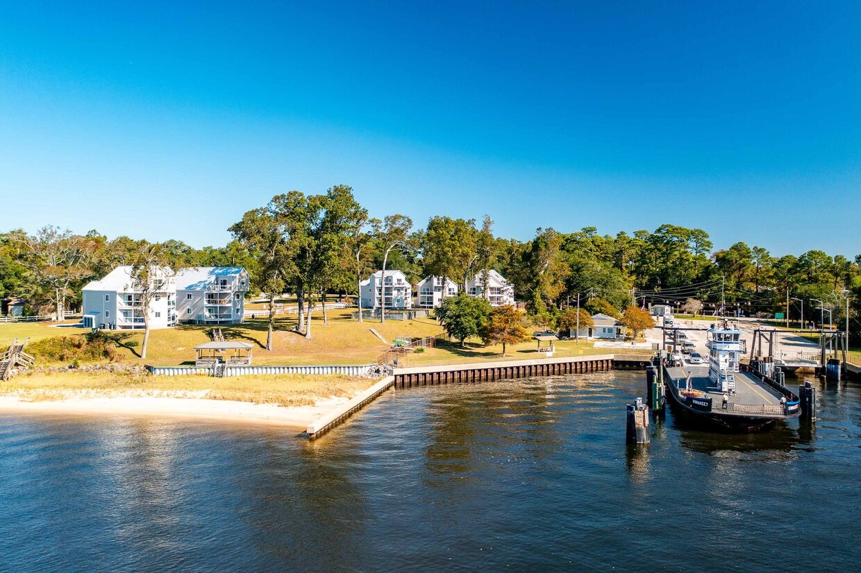 Building Photo - Furnished Waterfront Condo