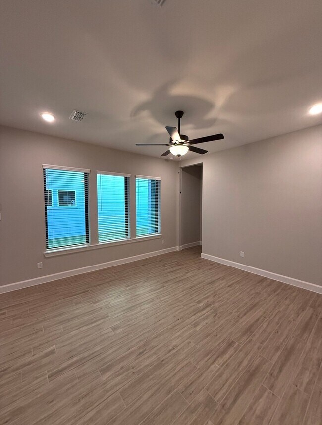 Foto del edificio - 3223 Full Bellied Ln