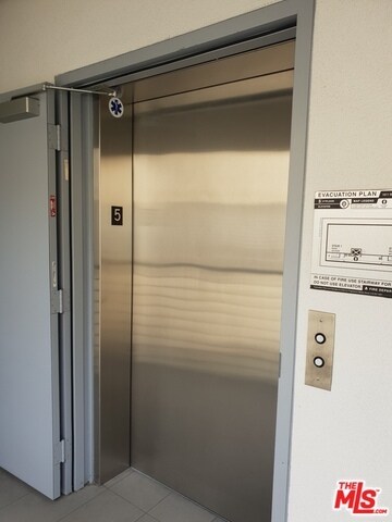 Edificio con ascensor - 1611 S Beverly Glen Blvd