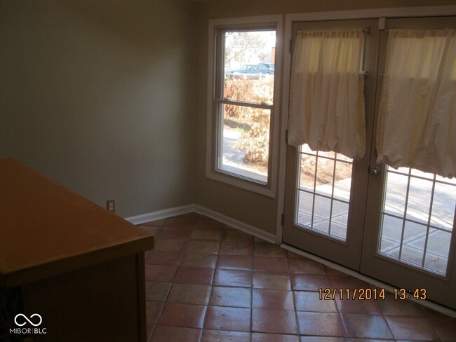 Foto del edificio - 5845 Brouse Ave