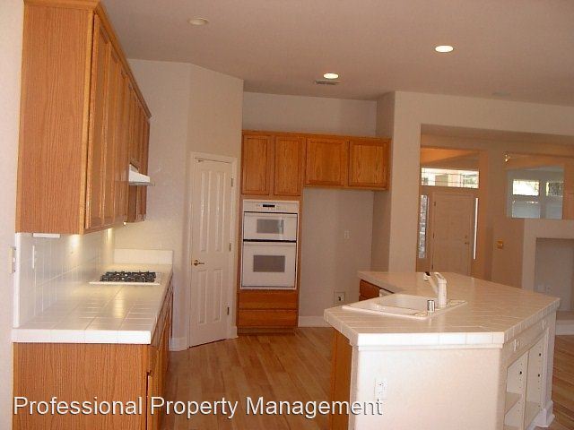 Building Photo - 4 br, 2.5 bath House - 3985 Ironwood Dr