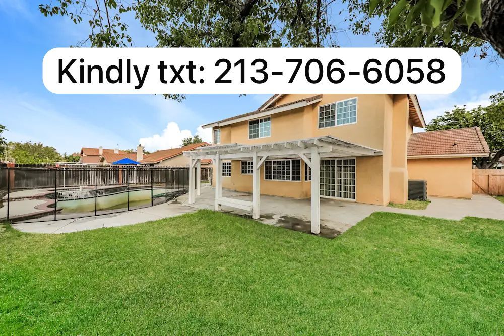 Primary Photo - 11419 Rancho La Brea Dr