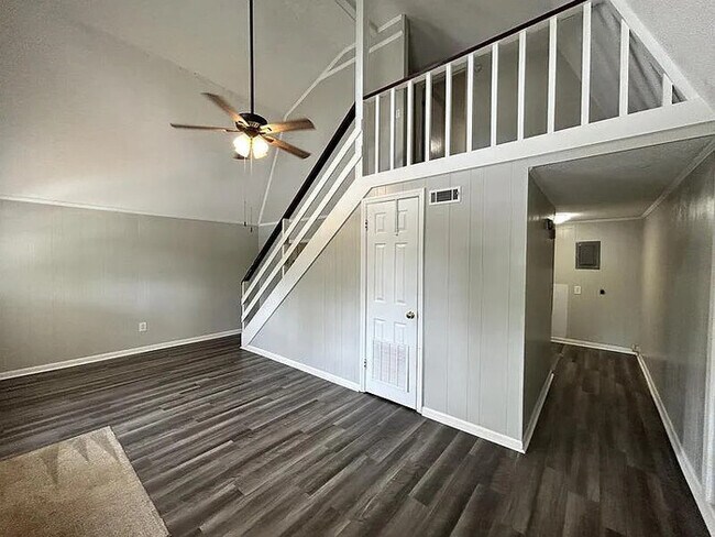 Foto del edificio - 120 Perry Ln