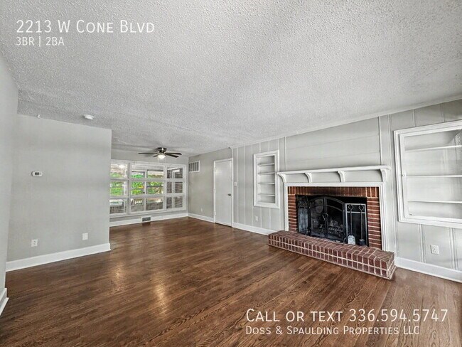 Foto del edificio - 2213 W Cone Blvd