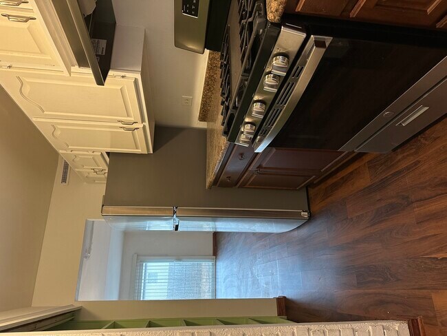 Building Photo - 143 S Hale Ave