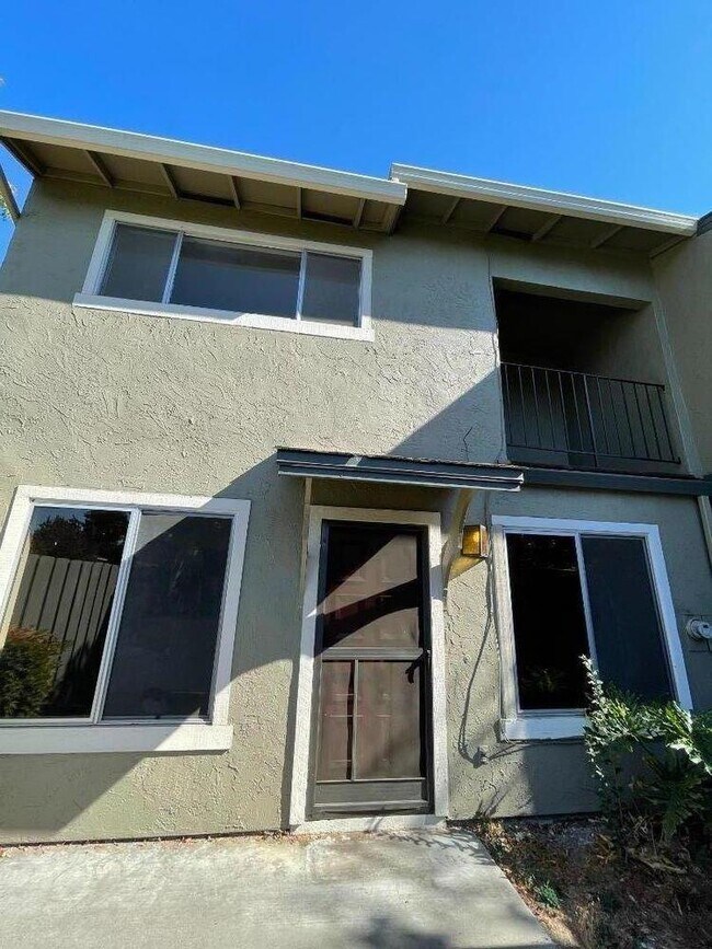Building Photo - 4685 Persimmon Pl