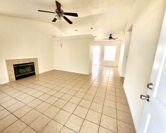Foto del edificio - 3749 Hatcher Pl