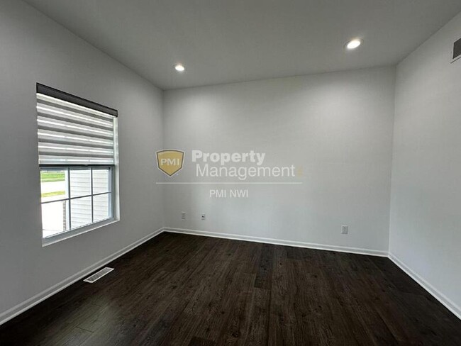 Building Photo - 5647 Burr Ridge Circle