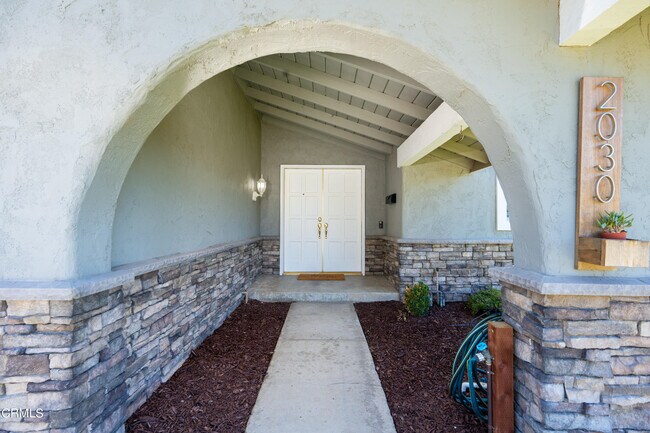 Building Photo - 2030 Lyndhurst Ave