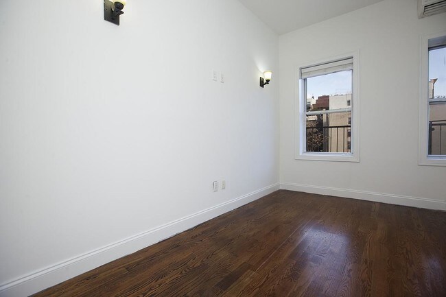 Building Photo - 149 Grand St