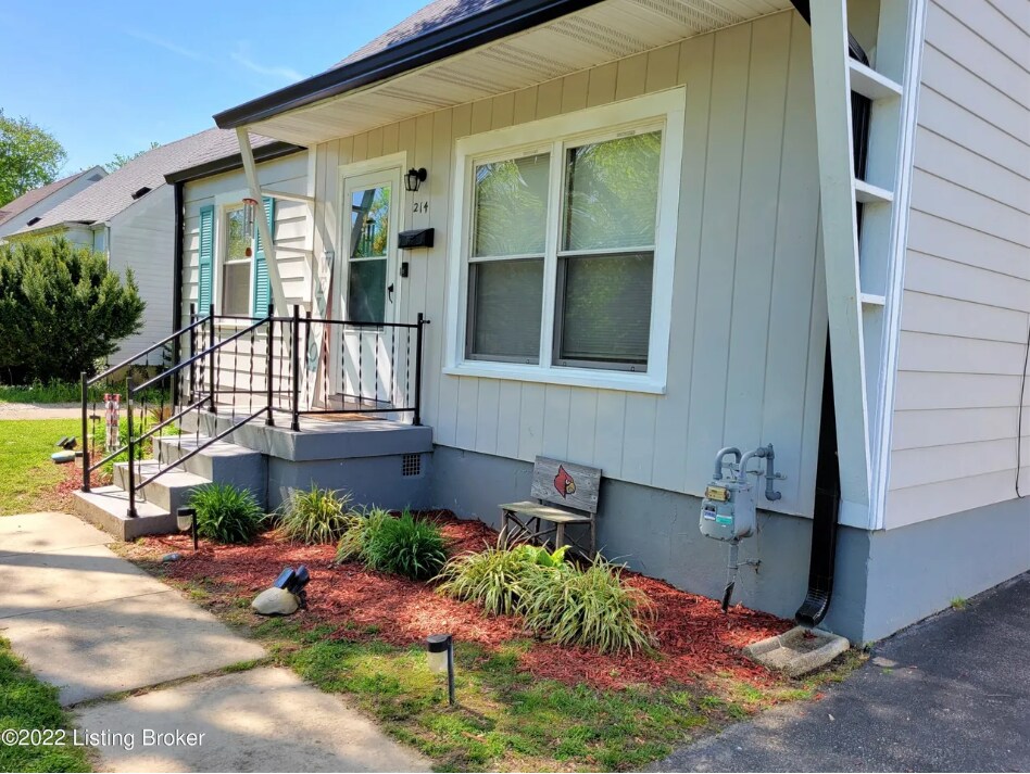 Building Photo - 214 Kenoak Dr