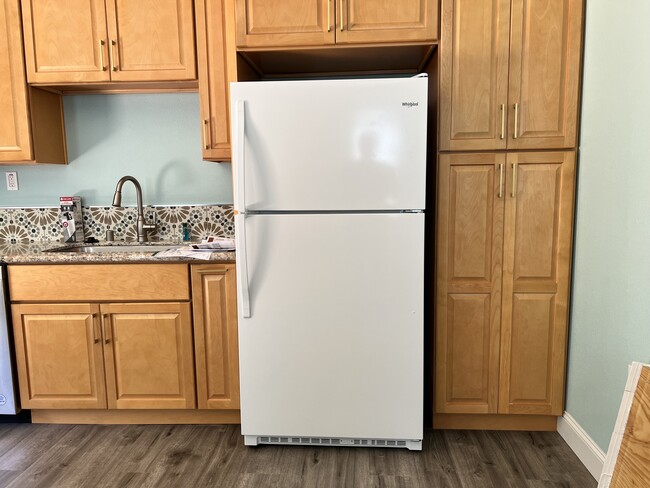 Building Photo - 5746 Robinhood Dr