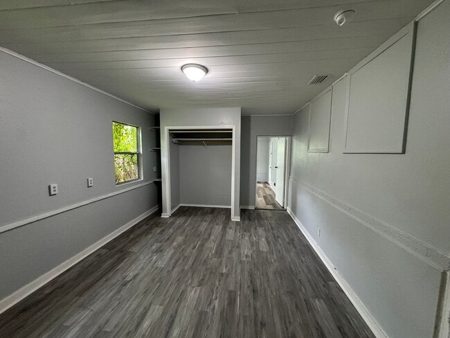 Building Photo - **Large (4BR/1BA) Dade City Home**