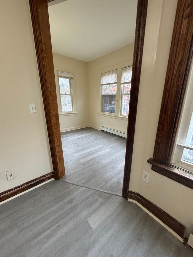 Foto del edificio - 304 Shelton Ave