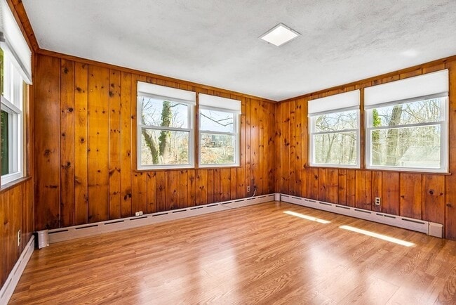 Building Photo - 317 Gannett Rd