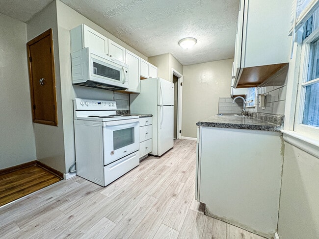 Building Photo - 5618 Huntington Ave