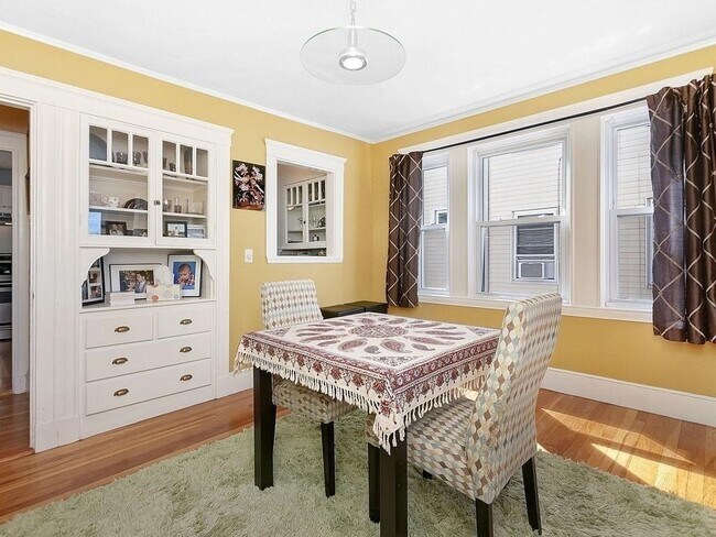 Building Photo - 38 Clarendon Ave