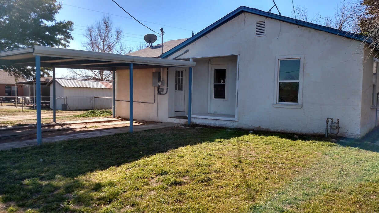 Foto principal - 737 Waco St