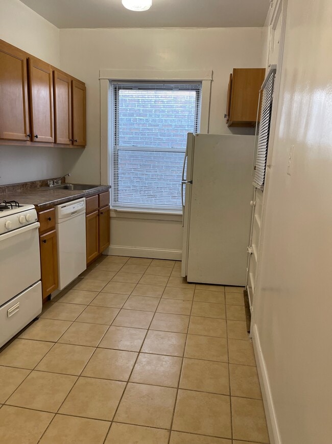 Building Photo - 6964 N Sheridan Rd