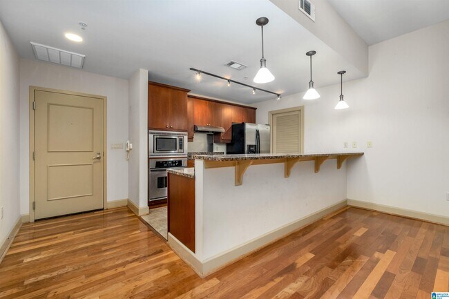 Foto del edificio - 1040 Broadway St