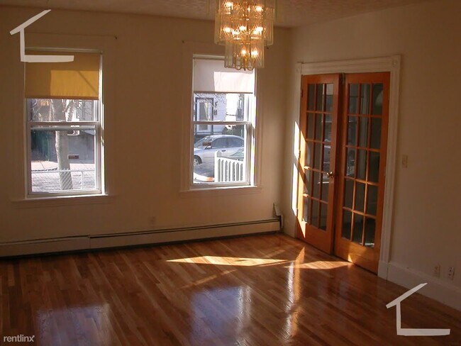 Building Photo - 6 br, 2.5 bath House - 31 Seattle St 0