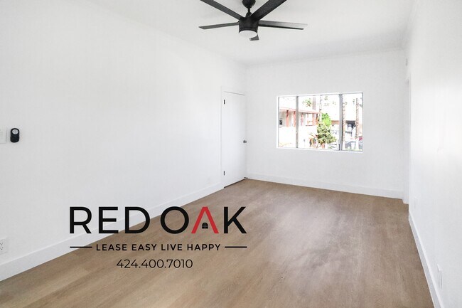 Building Photo - Modern Two Bedroom With Stainless Steel Ap...