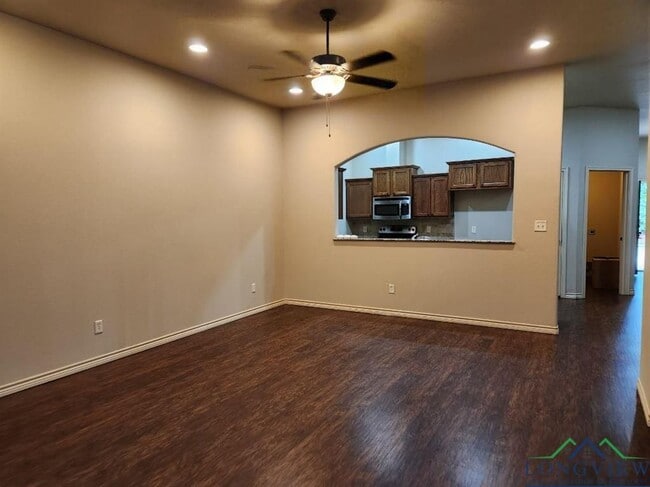 Foto del edificio - 1205 H G Mosley Pkwy